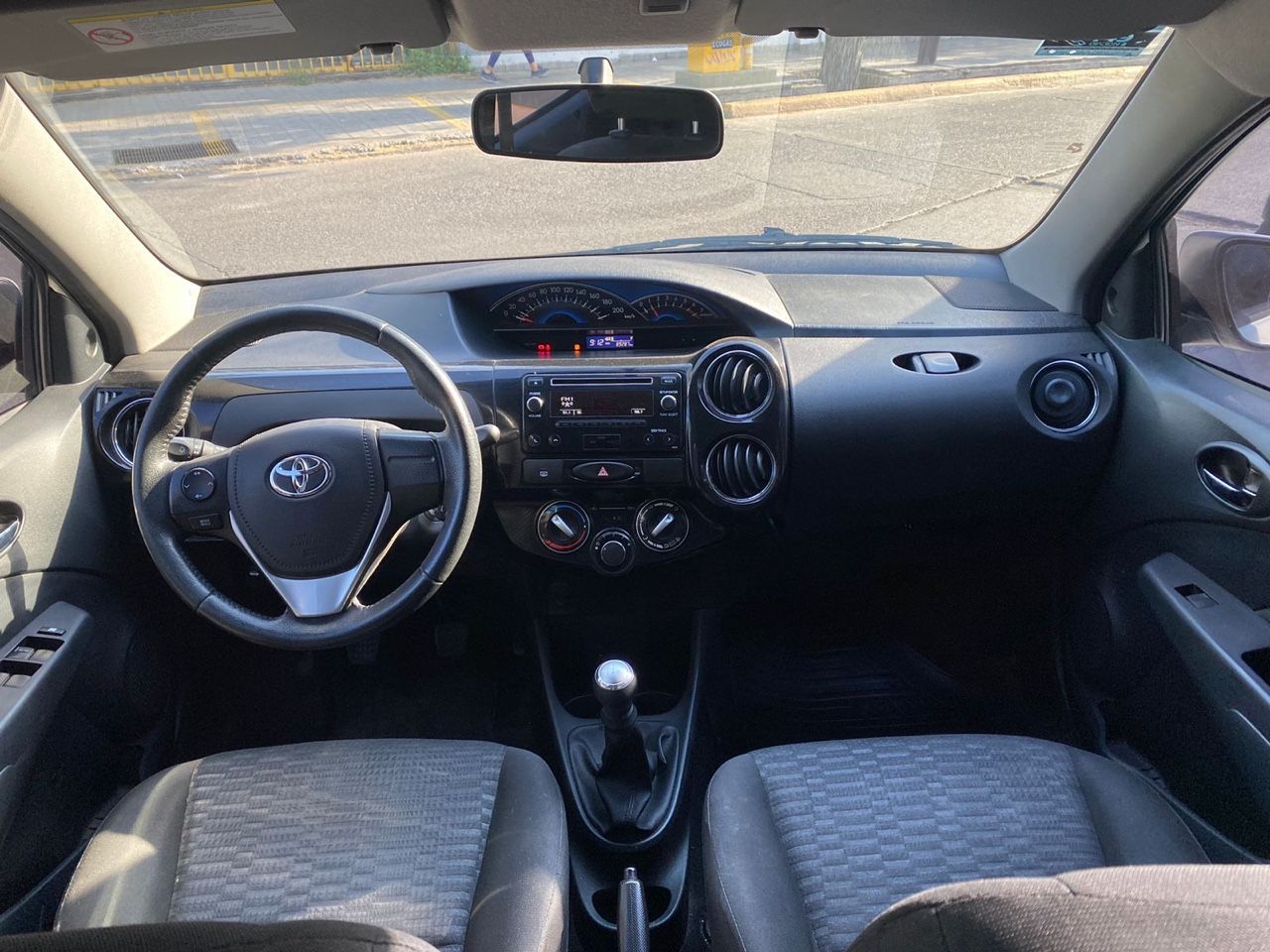 Toyota Etios Usado en Mendoza, deRuedas