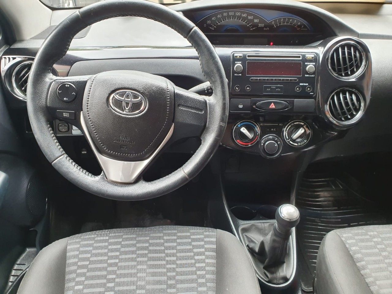 Toyota Etios Usado en Mendoza, deRuedas
