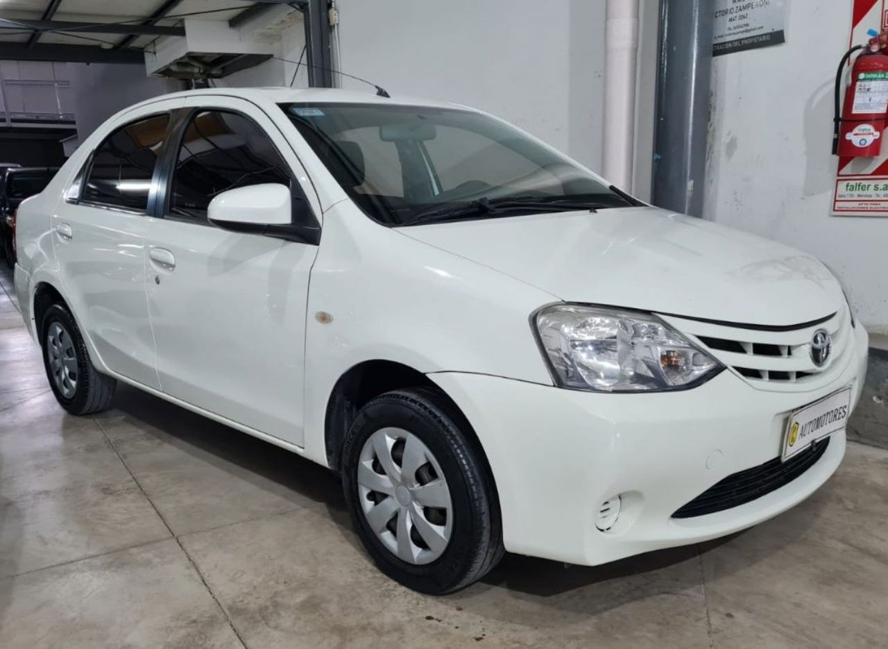 Toyota Etios Usado en Mendoza, deRuedas