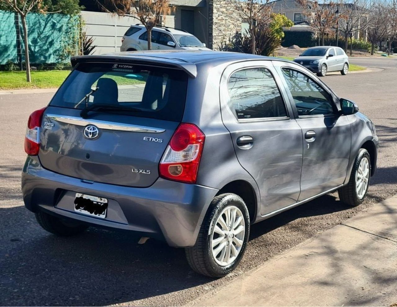 Toyota Etios Usado en Mendoza, deRuedas