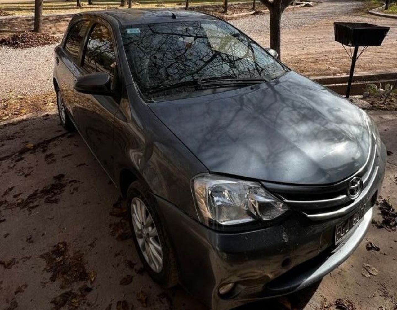 Toyota Etios Usado en Mendoza, deRuedas