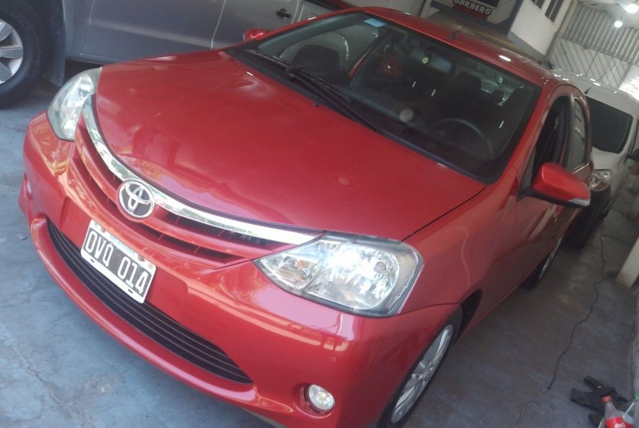 Toyota Etios Usado en Mendoza, deRuedas