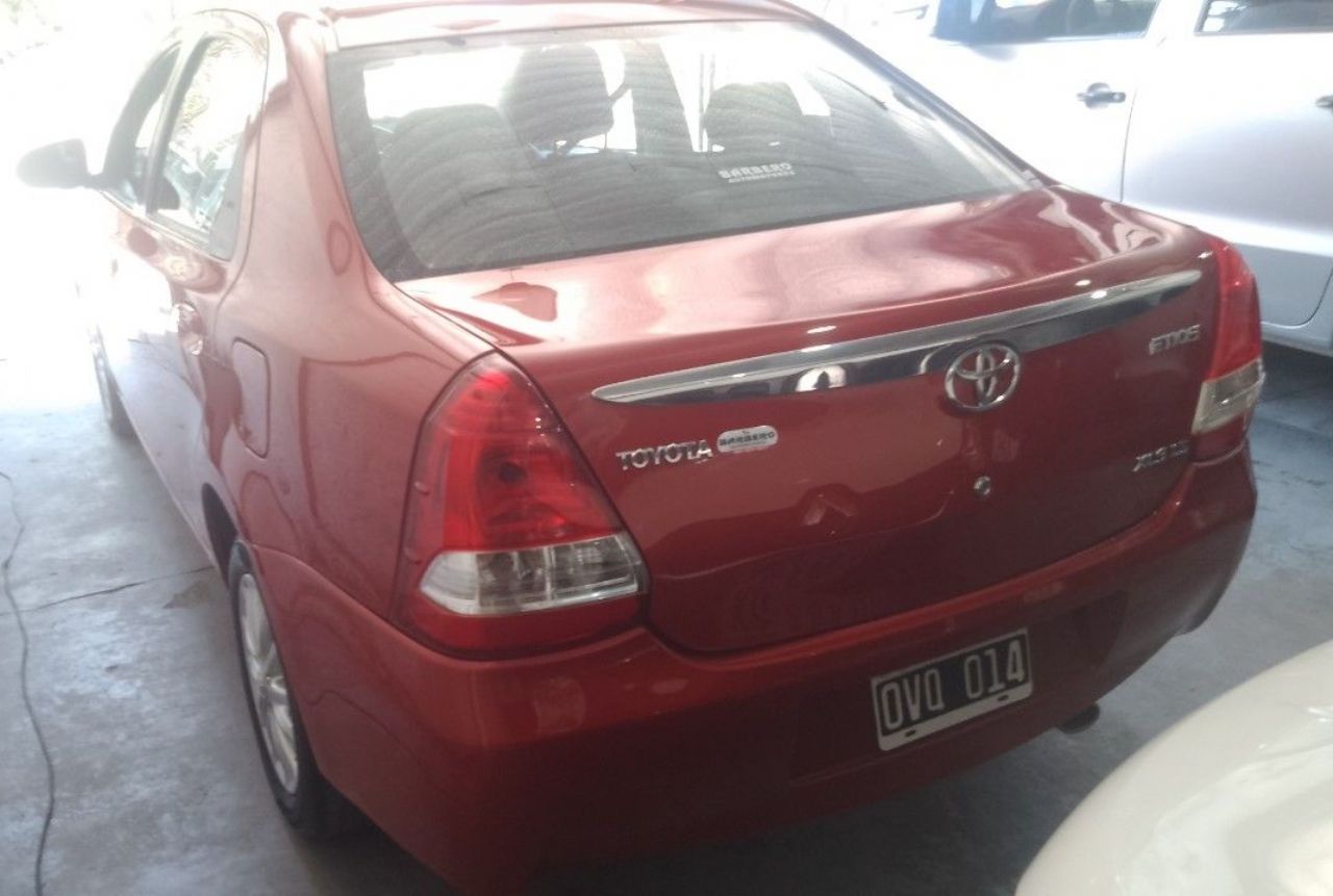 Toyota Etios Usado en Mendoza, deRuedas