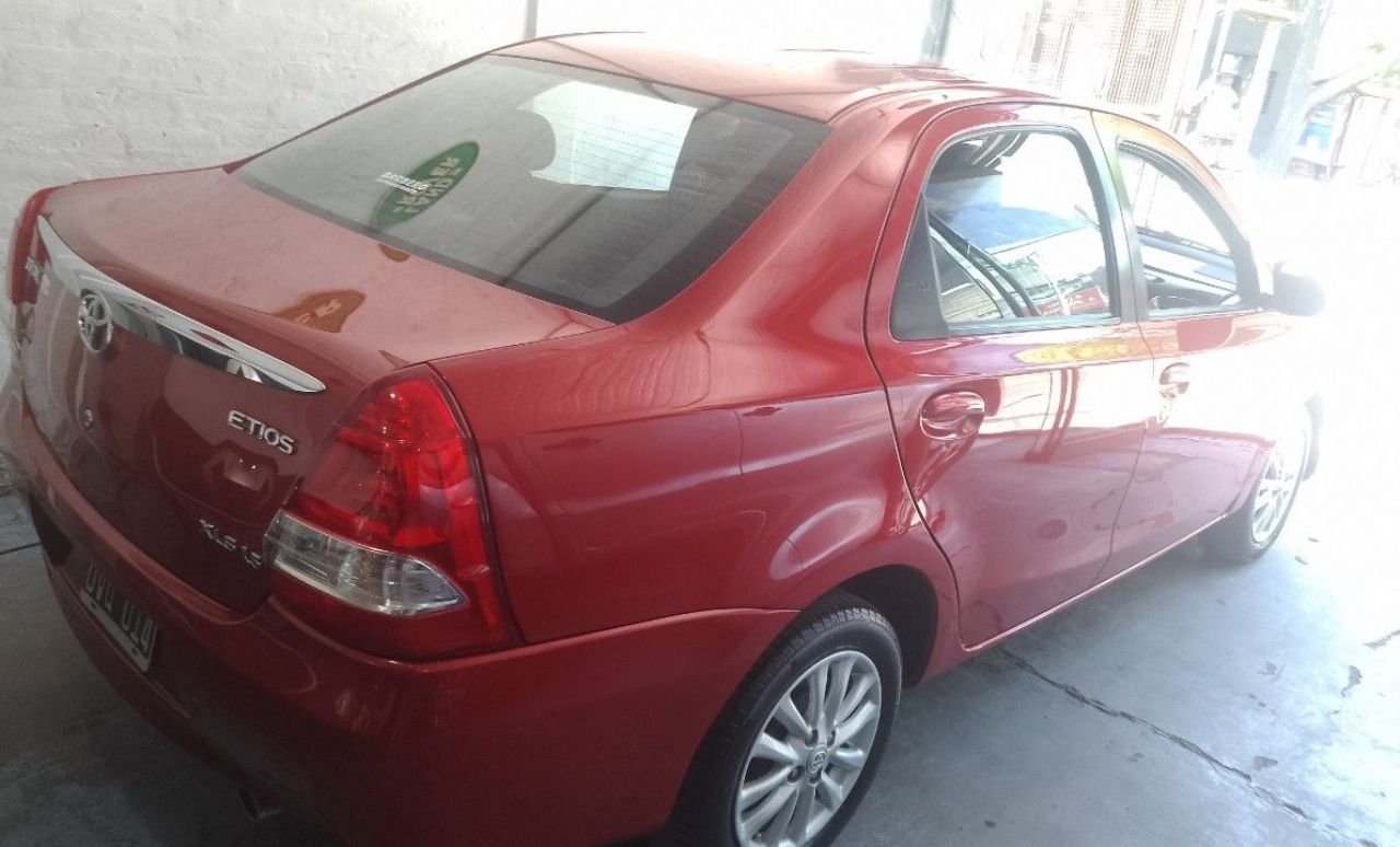 Toyota Etios Usado en Mendoza, deRuedas
