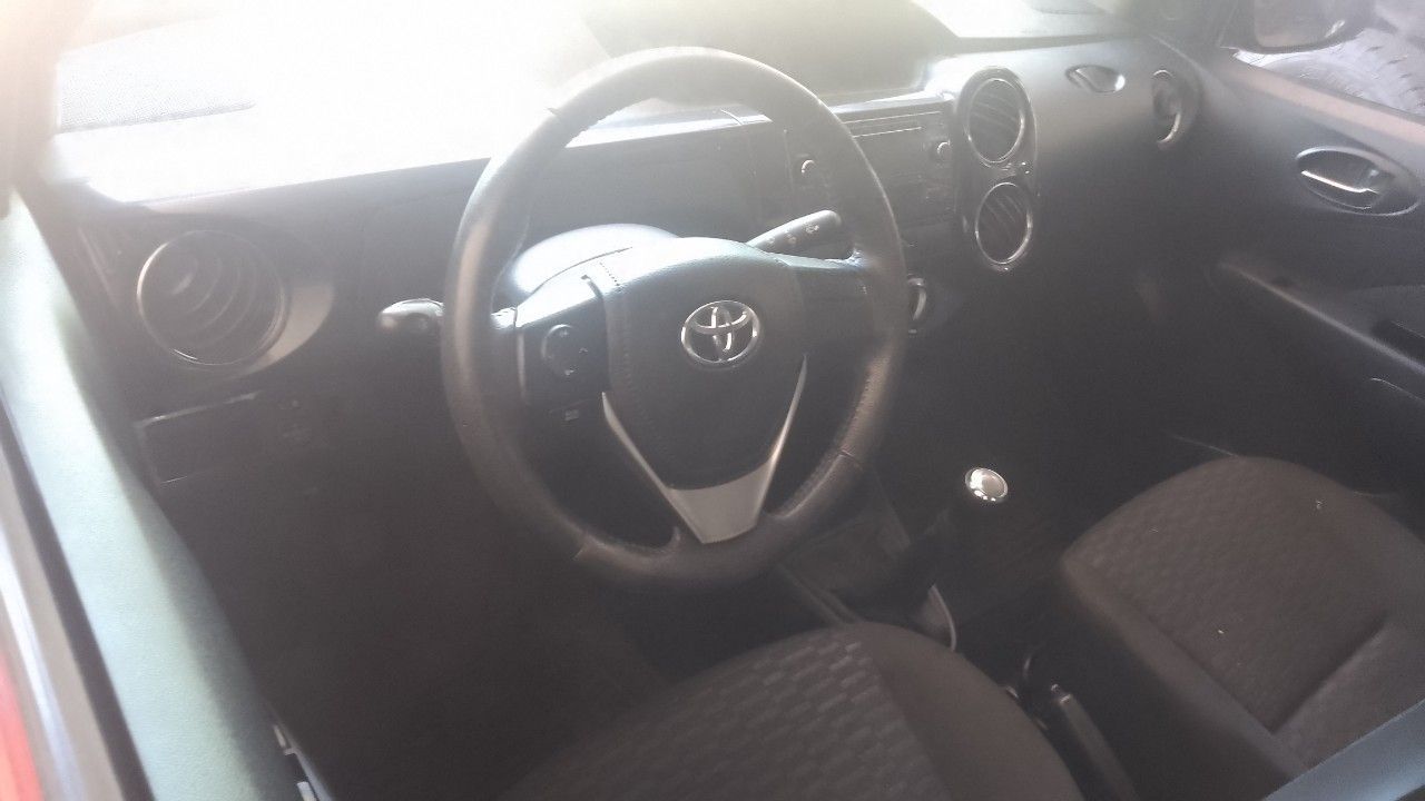 Toyota Etios Usado en Mendoza, deRuedas