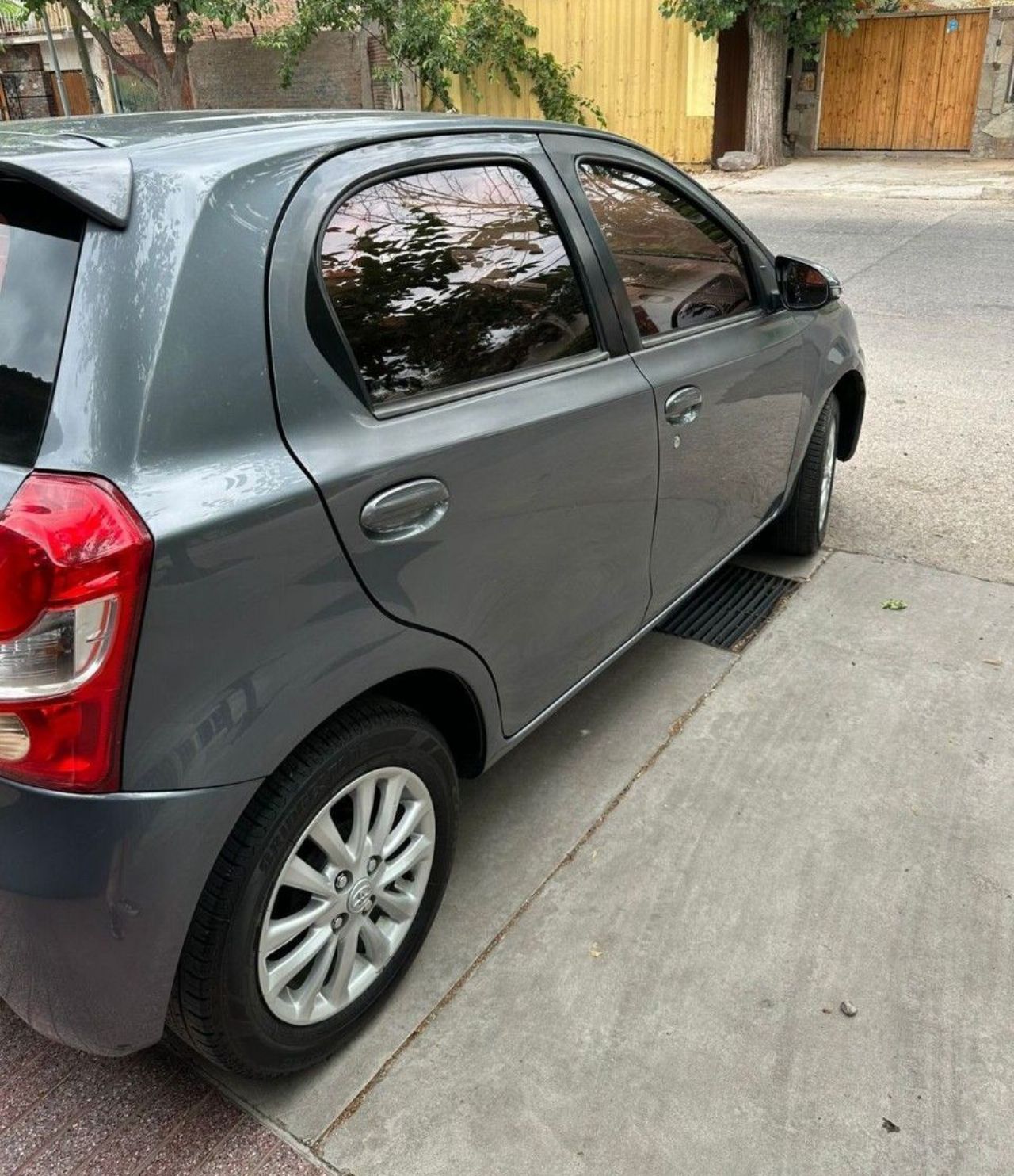 Toyota Etios Usado en Mendoza, deRuedas