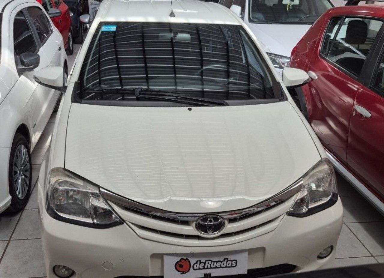 Toyota Etios Usado Financiado en Mendoza, deRuedas