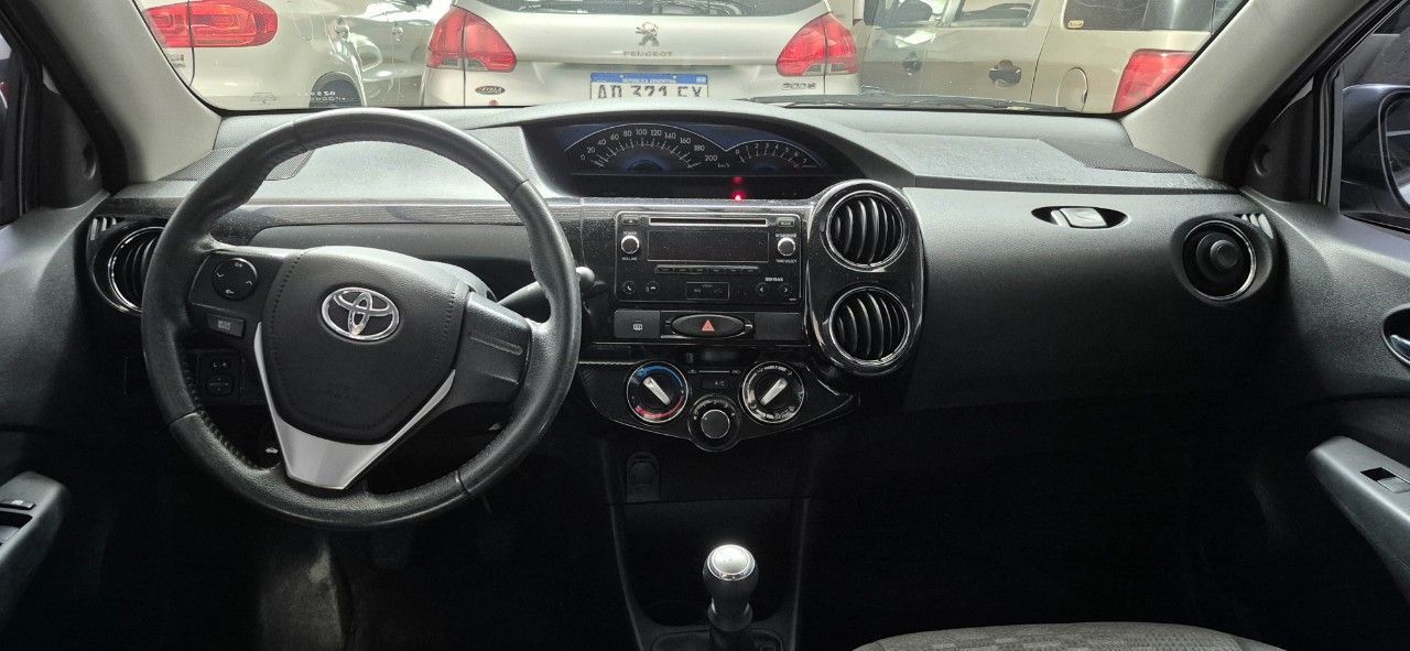 Toyota Etios Usado Financiado en Mendoza, deRuedas