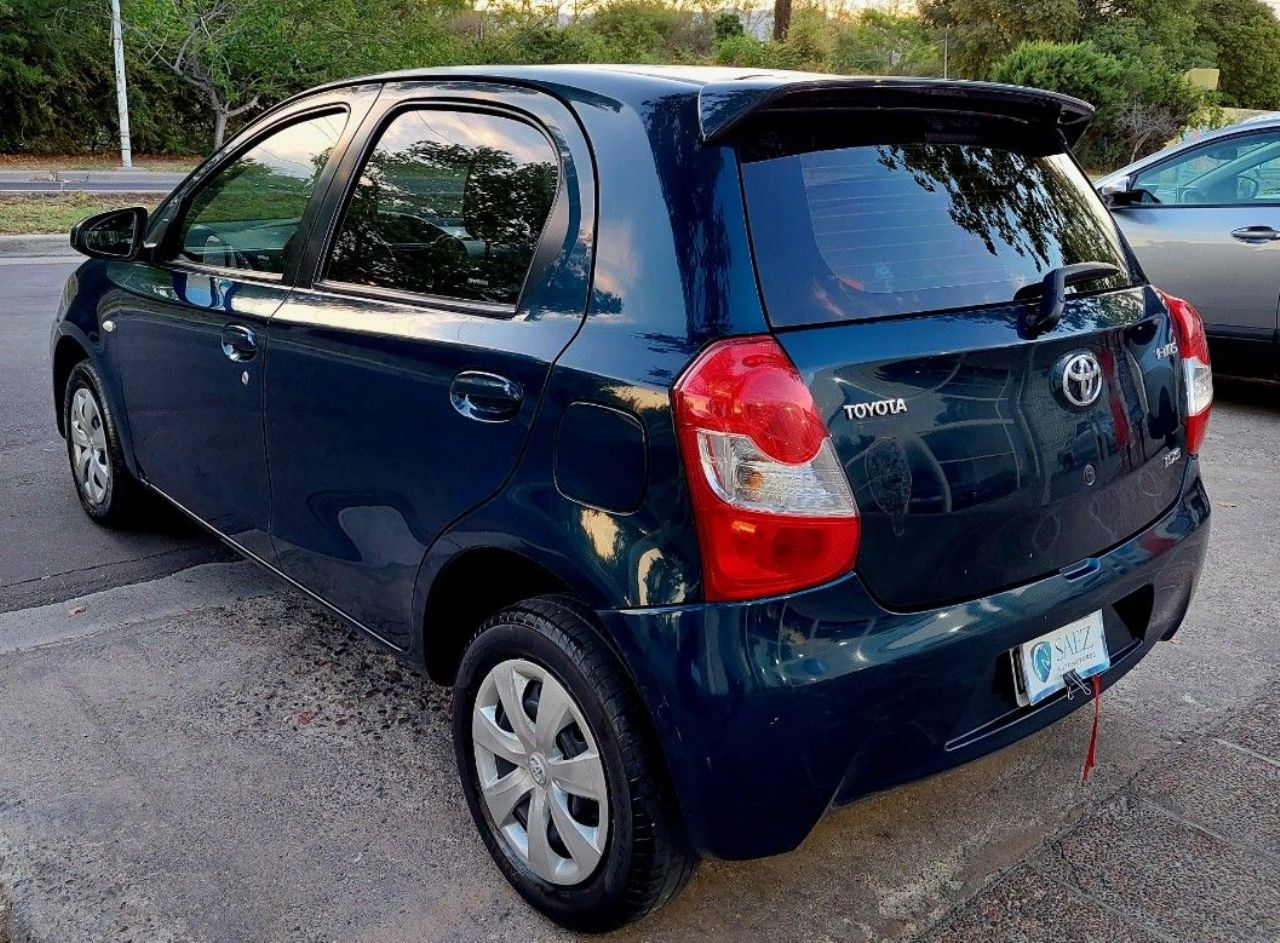 Toyota Etios Usado en Mendoza, deRuedas