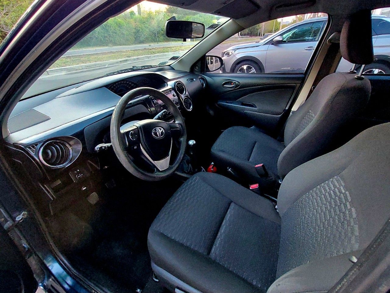 Toyota Etios Usado en Mendoza, deRuedas