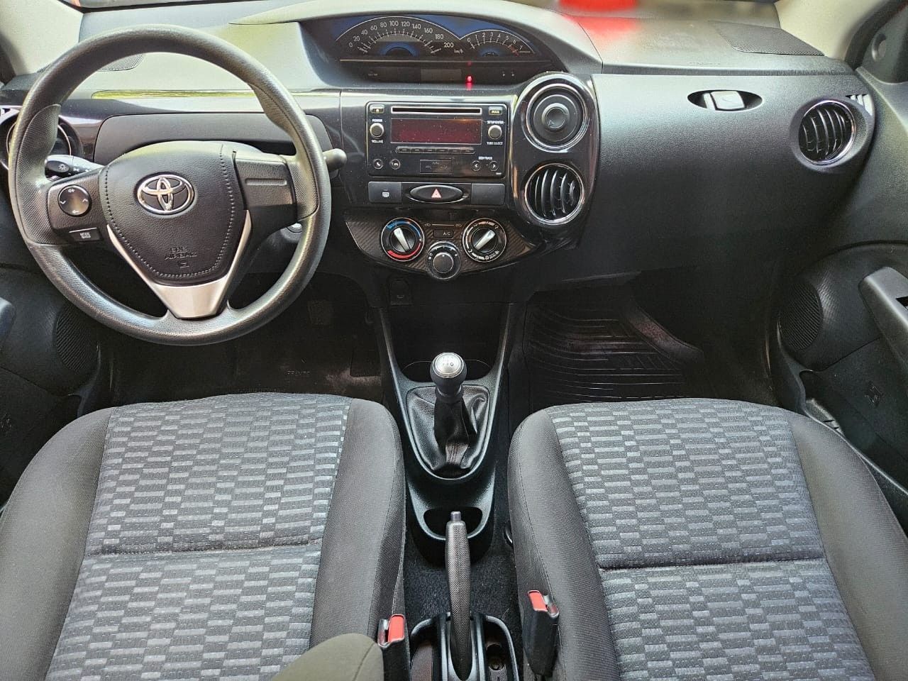 Toyota Etios Usado en Mendoza, deRuedas