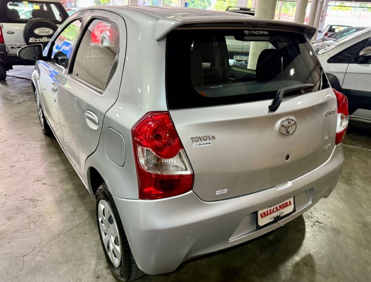 Toyota Etios Usado en Mendoza, deRuedas