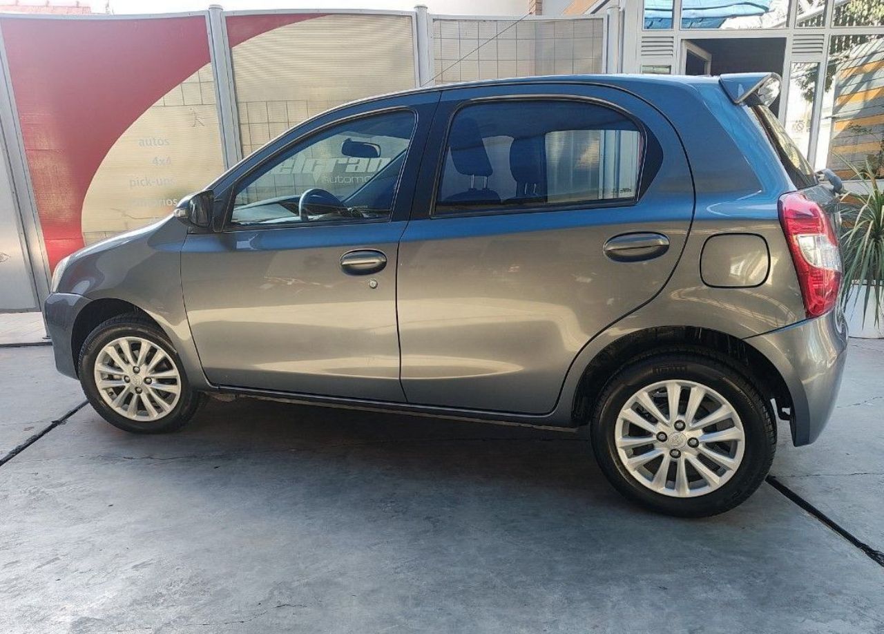 Toyota Etios Usado en Mendoza, deRuedas