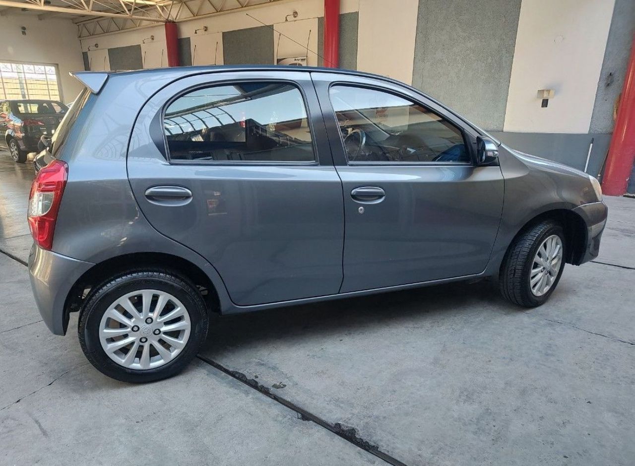 Toyota Etios Usado en Mendoza, deRuedas