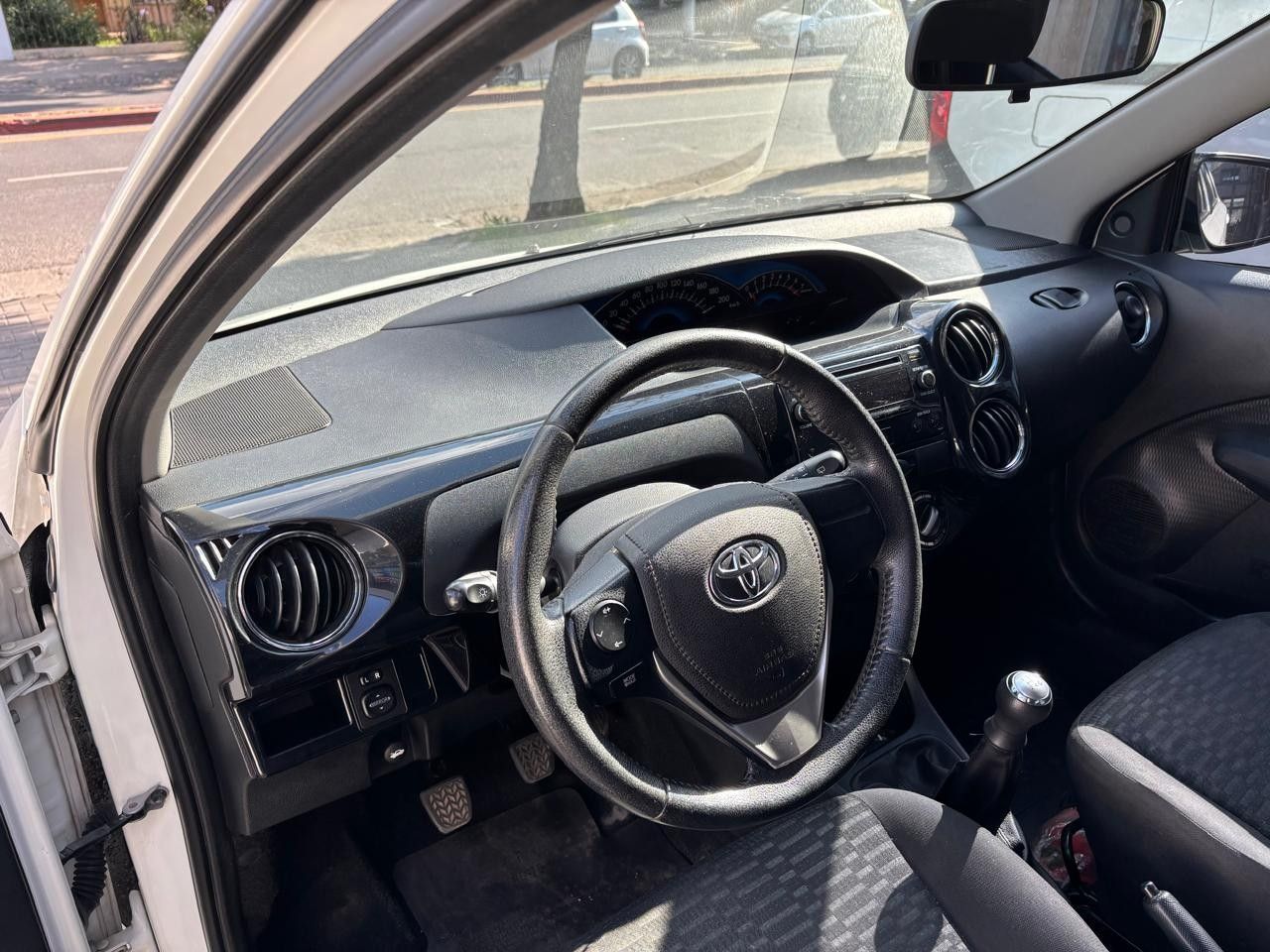 Toyota Etios Usado en Córdoba, deRuedas