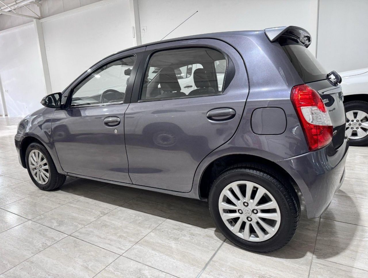 Toyota Etios Usado Financiado en San Juan, deRuedas