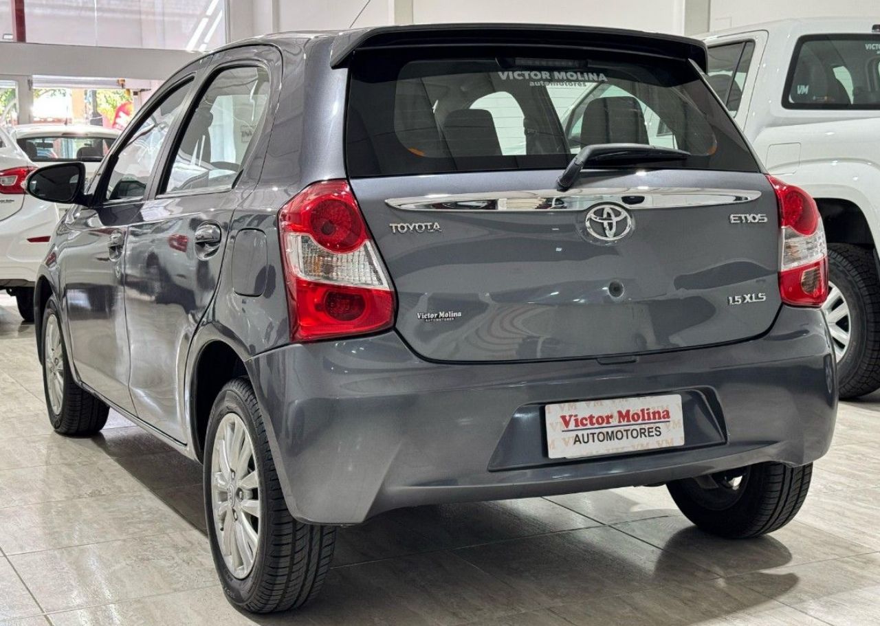 Toyota Etios Usado Financiado en San Juan, deRuedas