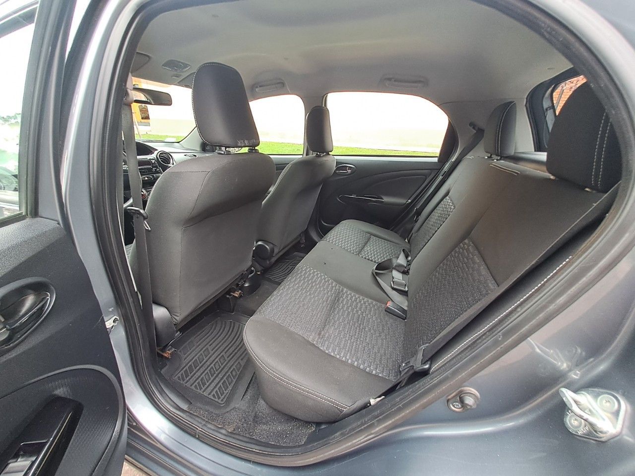 Toyota Etios Usado en Mendoza, deRuedas