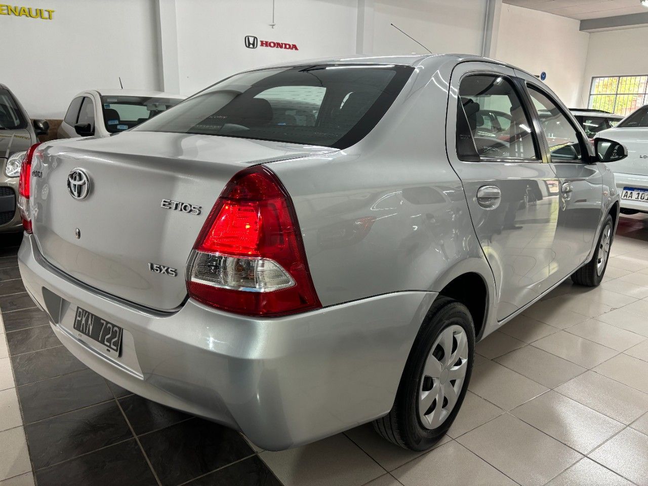 Toyota Etios Usado en Mendoza, deRuedas