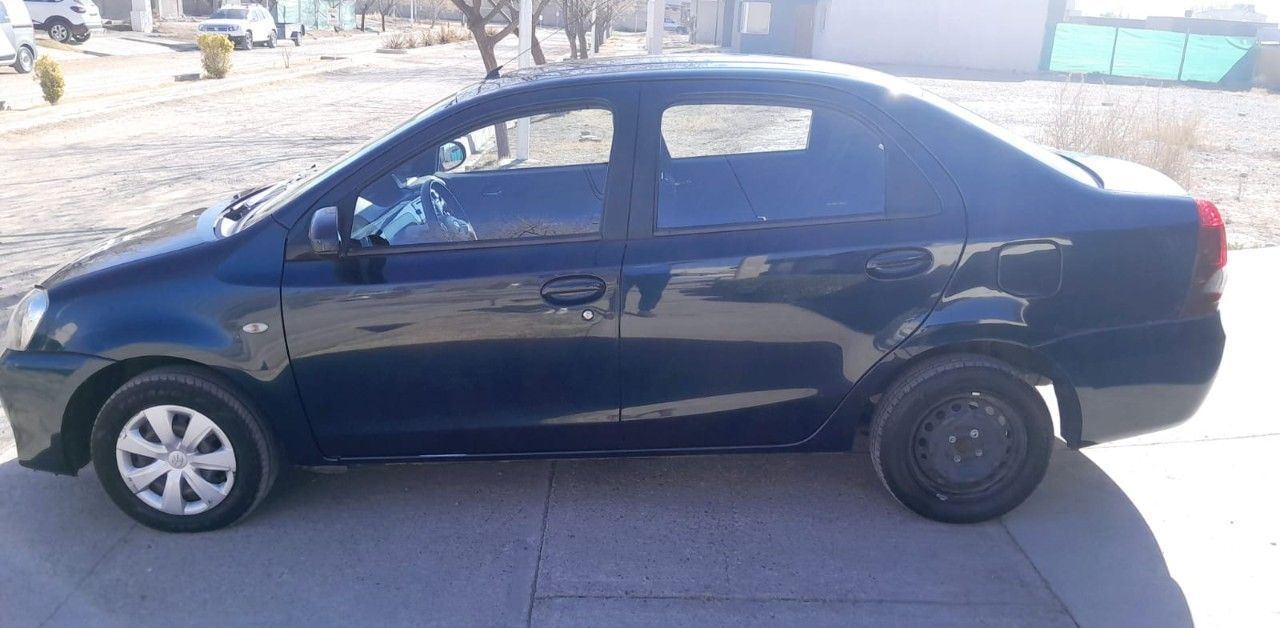 Toyota Etios Usado en Mendoza, deRuedas