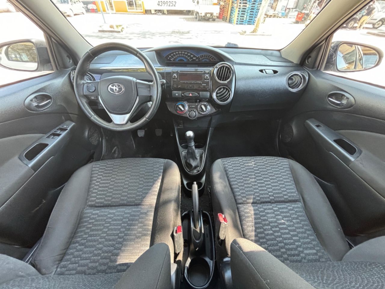 Toyota Etios Usado en Mendoza, deRuedas