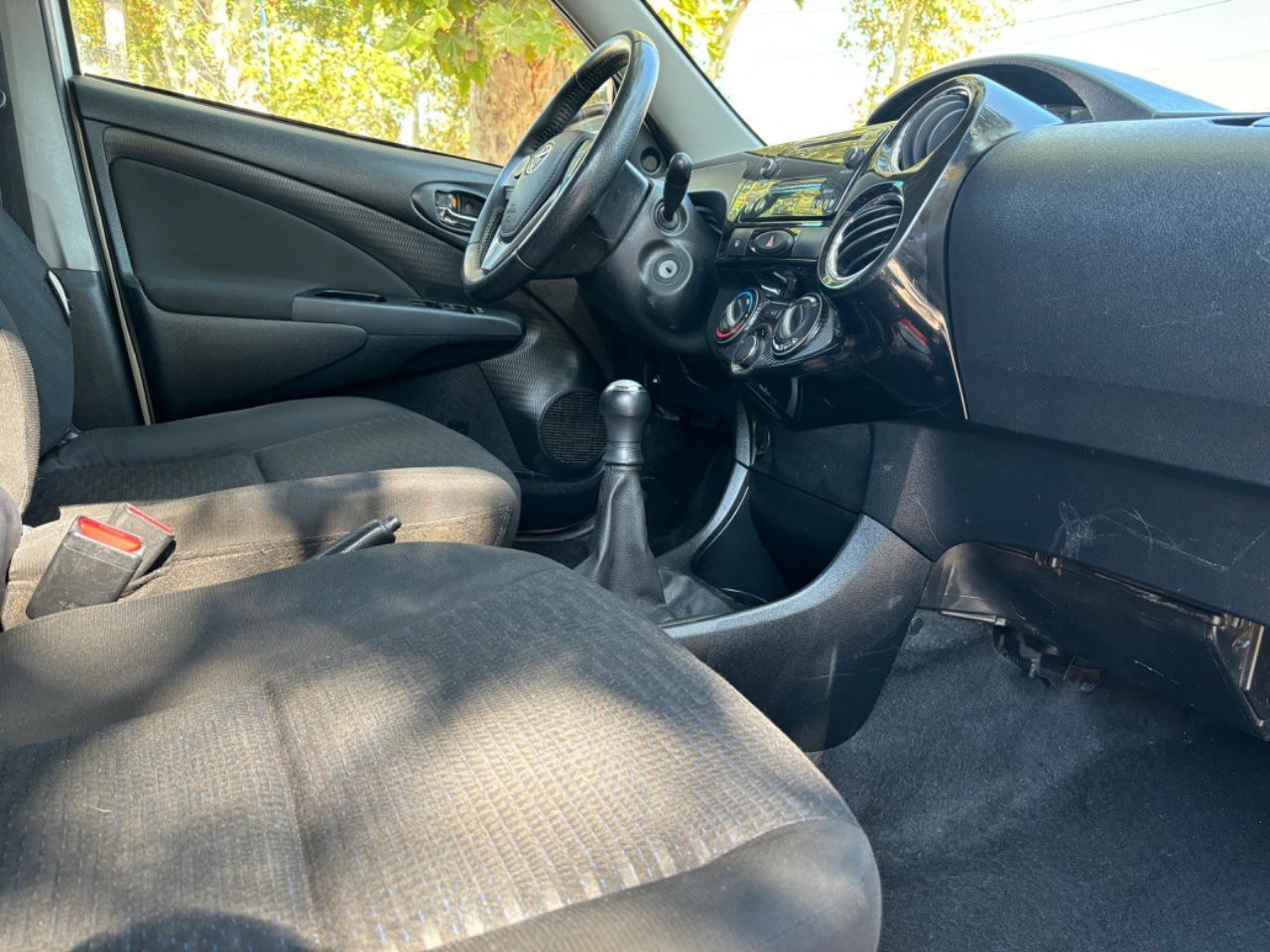 Toyota Etios Usado en Mendoza, deRuedas