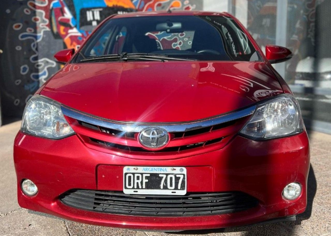 Toyota Etios Usado Financiado en Mendoza, deRuedas