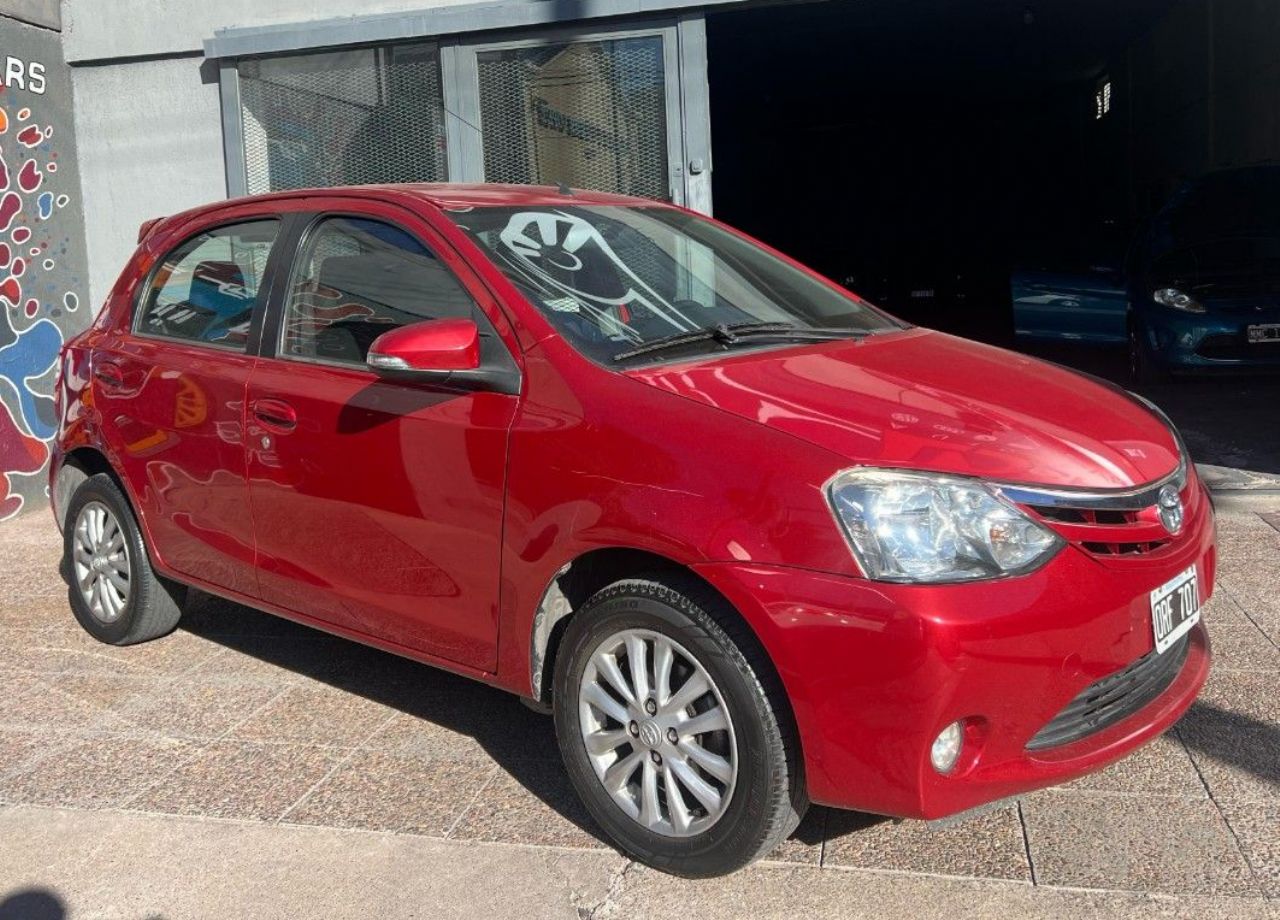Toyota Etios Usado Financiado en Mendoza, deRuedas