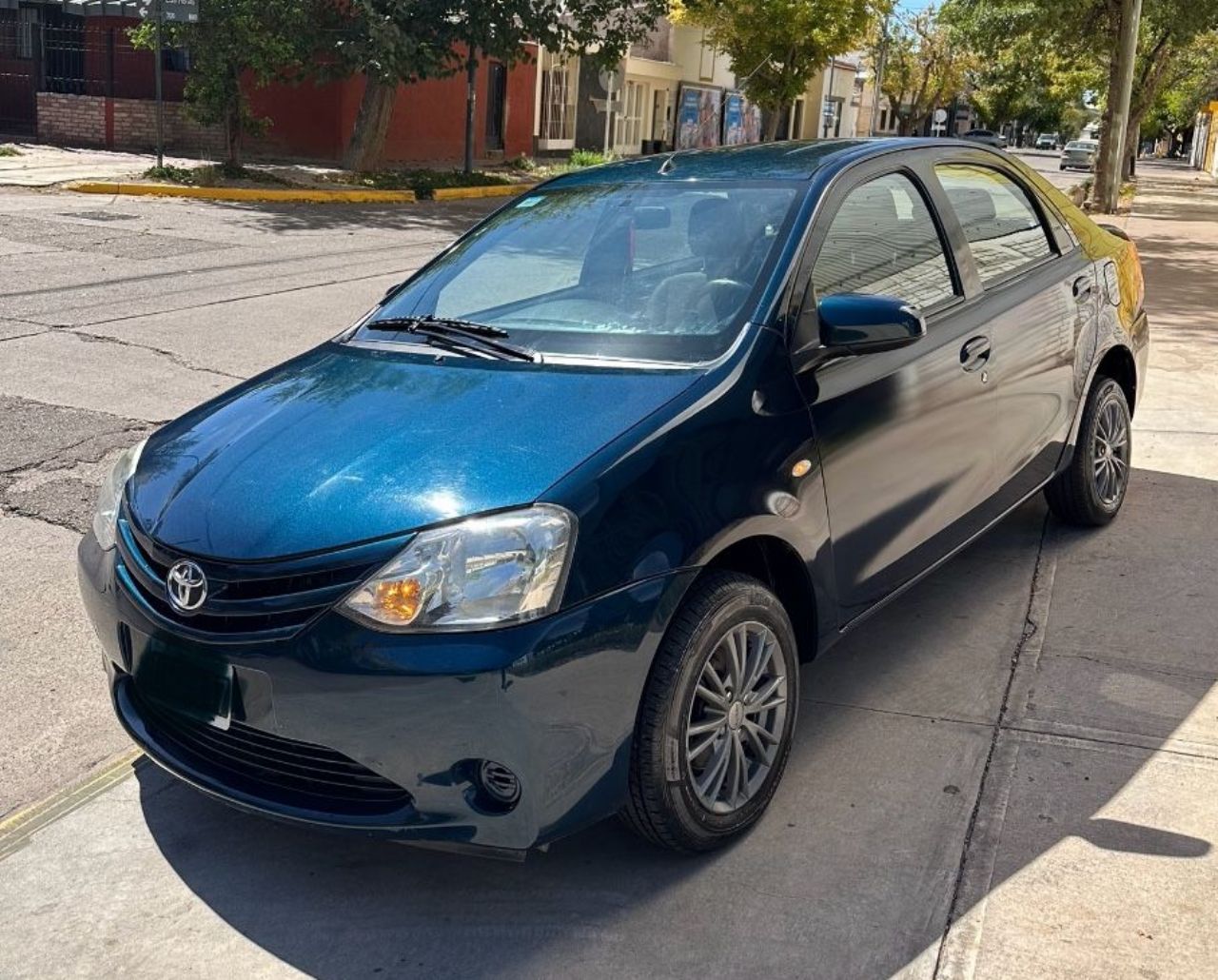 Toyota Etios Usado Financiado en Mendoza, deRuedas