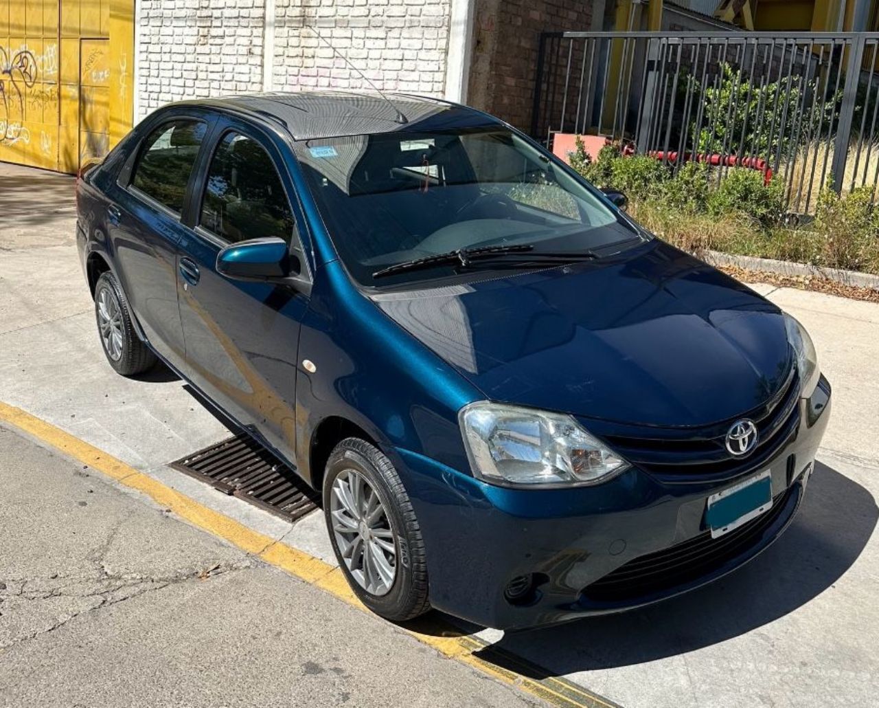 Toyota Etios Usado Financiado en Mendoza, deRuedas