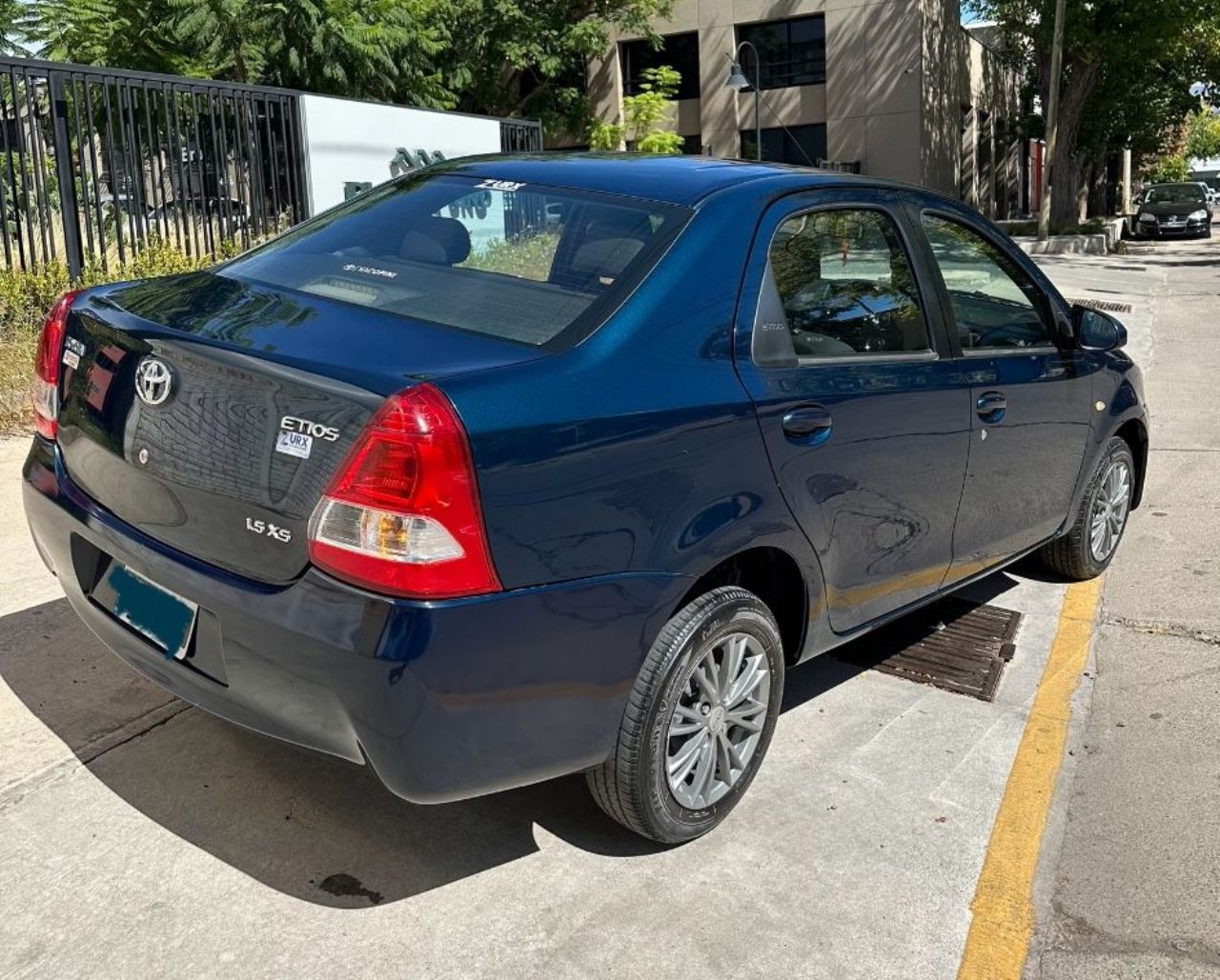 Toyota Etios Usado Financiado en Mendoza, deRuedas