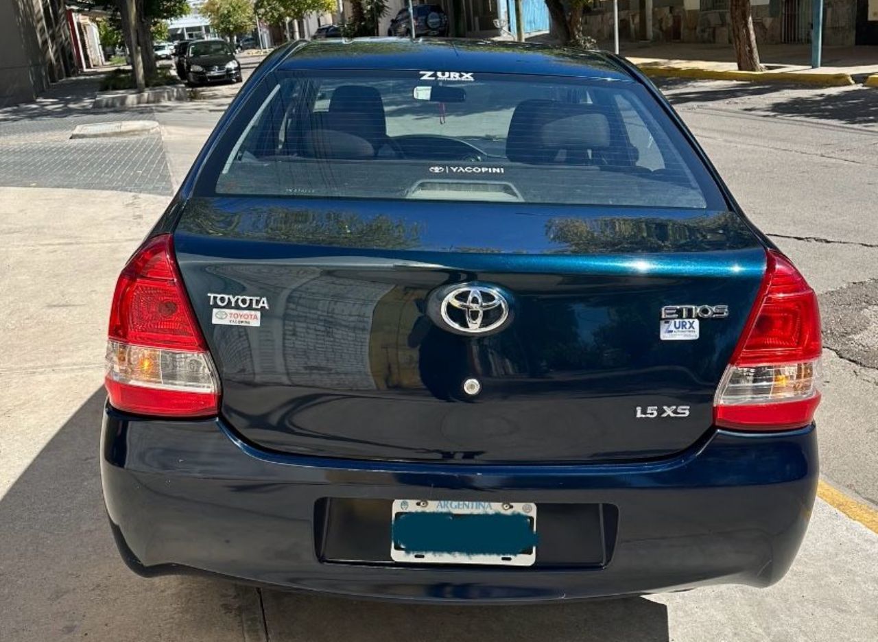 Toyota Etios Usado Financiado en Mendoza, deRuedas