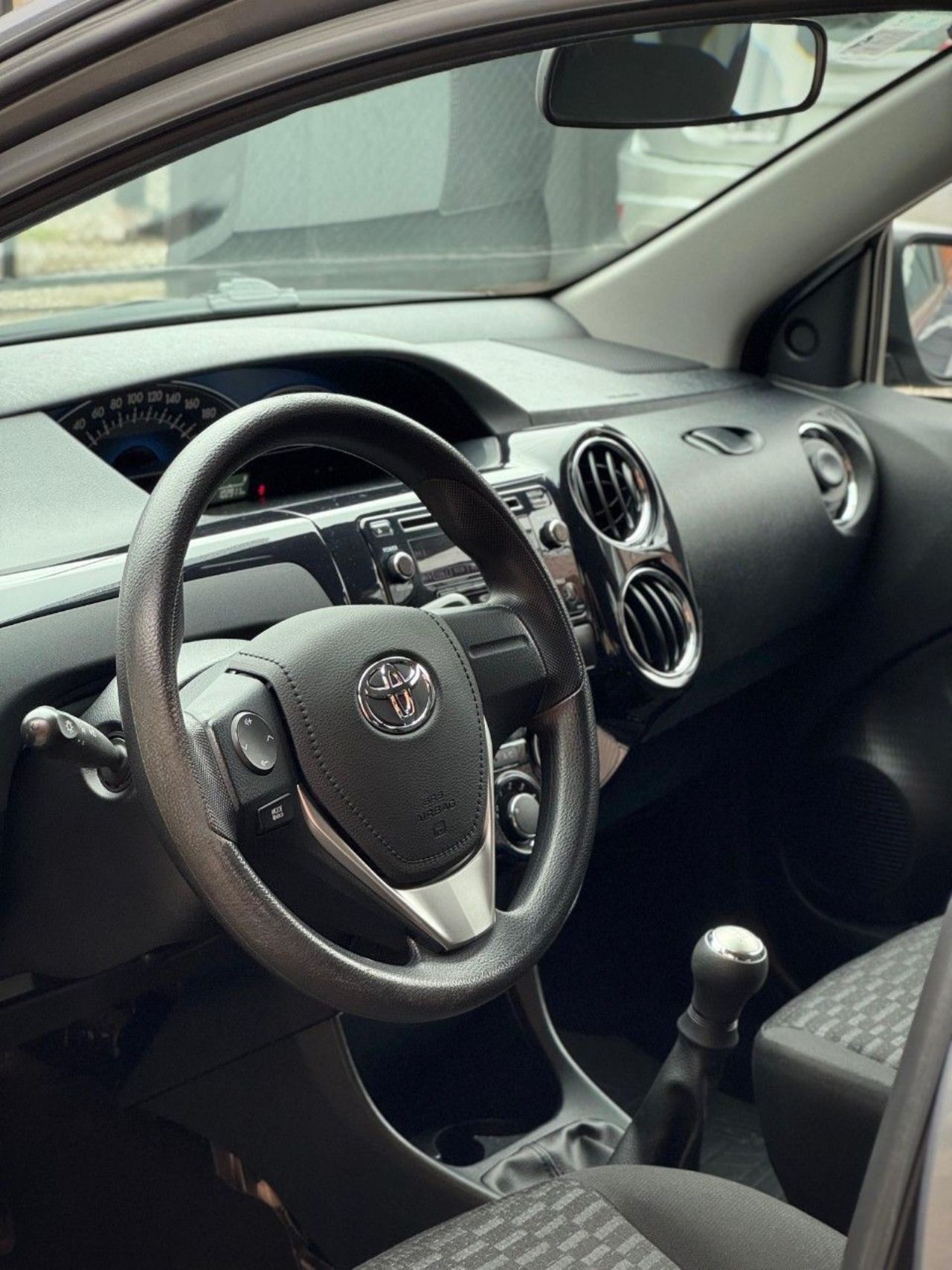 Toyota Etios Usado en Córdoba, deRuedas