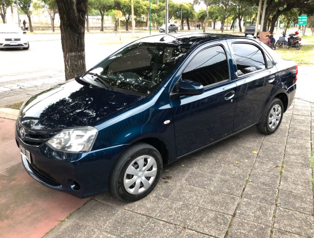 Toyota Etios Usado en Salta, deRuedas
