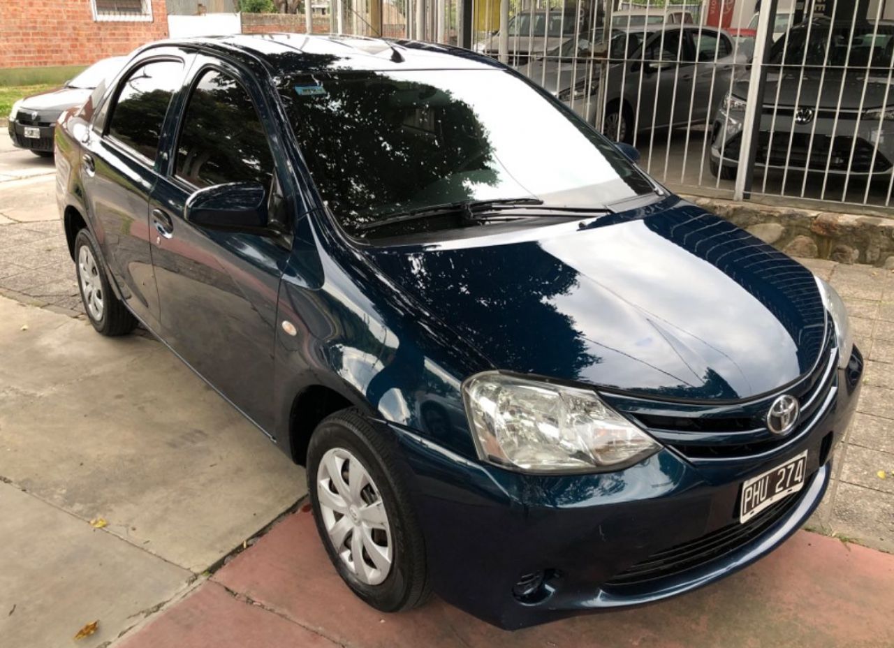 Toyota Etios Usado en Salta, deRuedas