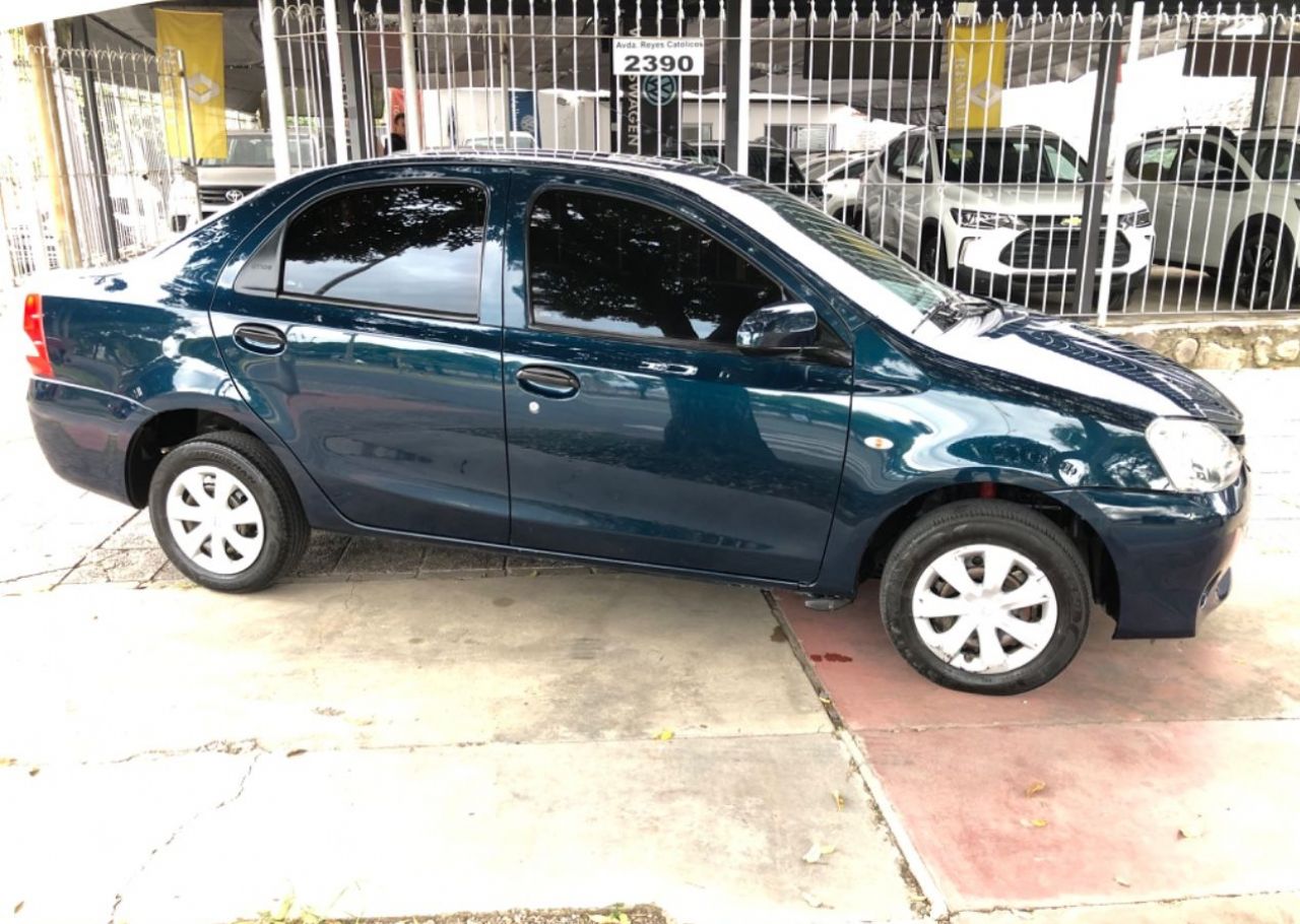 Toyota Etios Usado en Salta, deRuedas