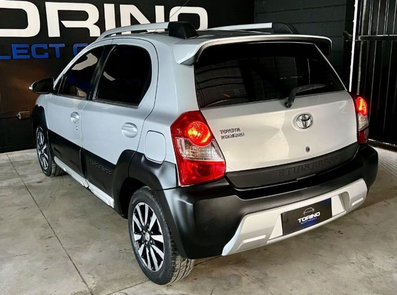 Toyota Etios Usado Financiado en Córdoba, deRuedas