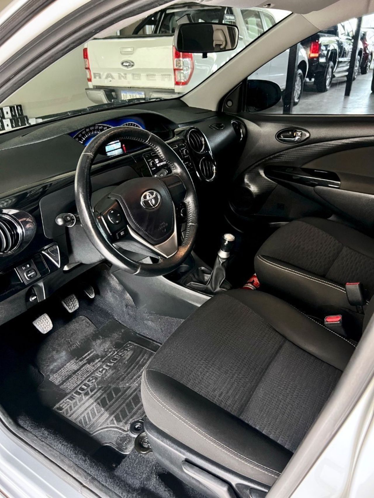Toyota Etios Usado Financiado en Córdoba, deRuedas