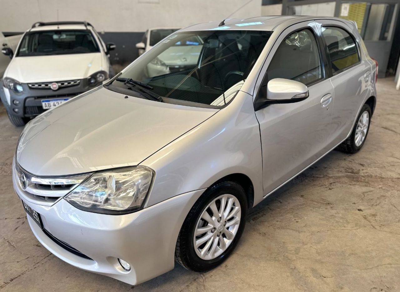 Toyota Etios Usado Financiado en Mendoza, deRuedas