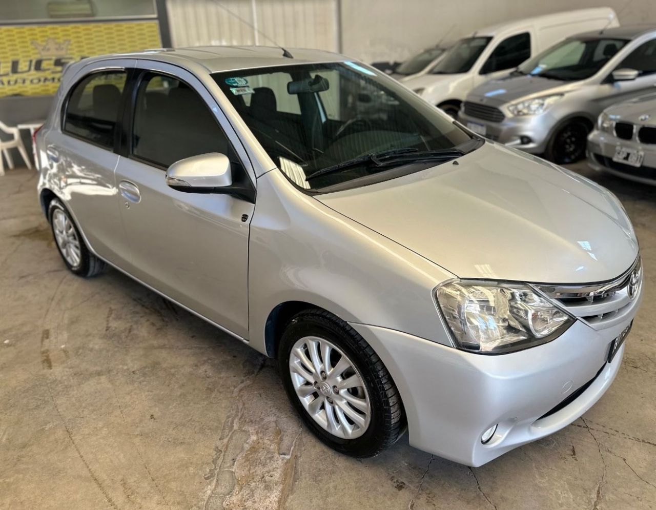 Toyota Etios Usado Financiado en Mendoza, deRuedas