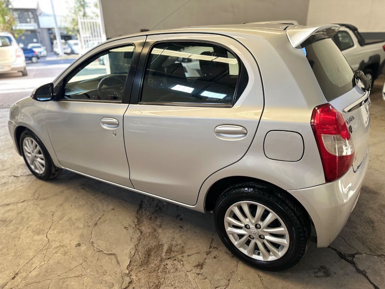Toyota Etios Usado Financiado en Mendoza, deRuedas