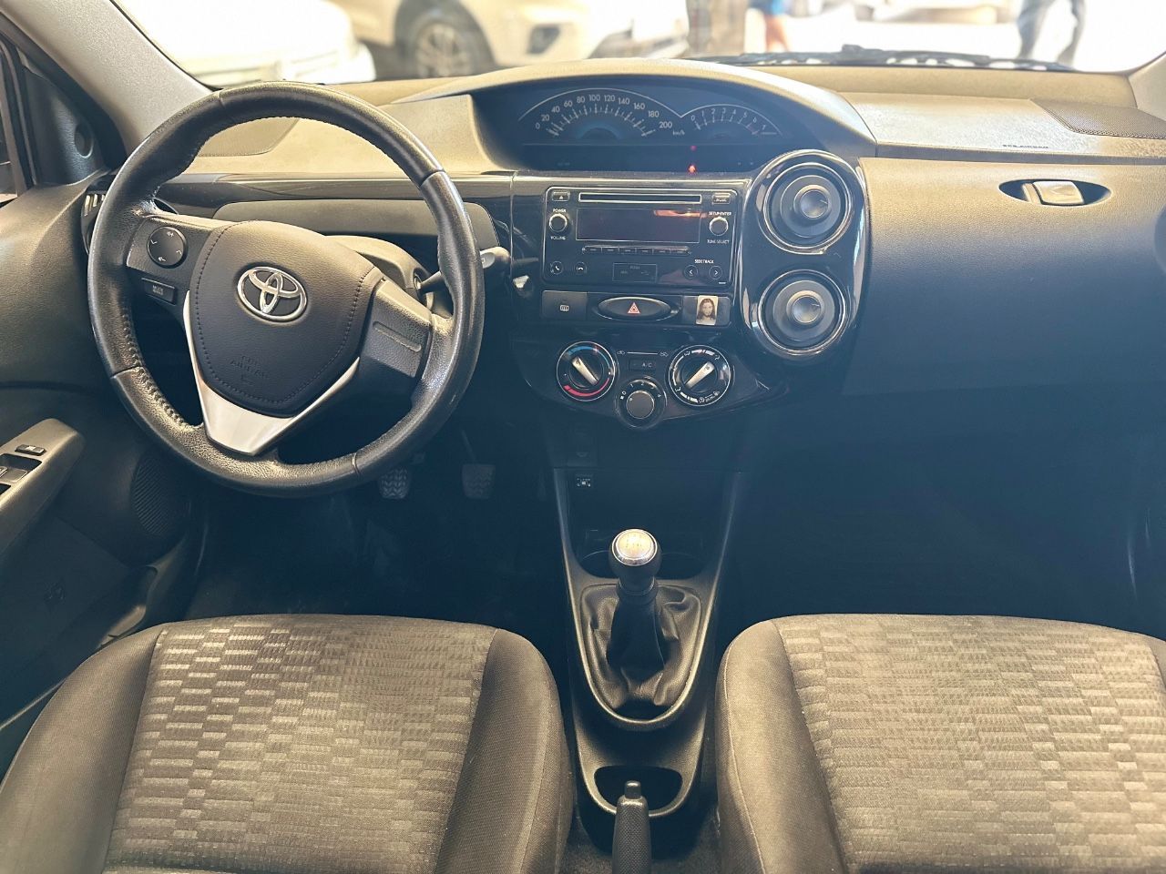 Toyota Etios Usado Financiado en Mendoza, deRuedas