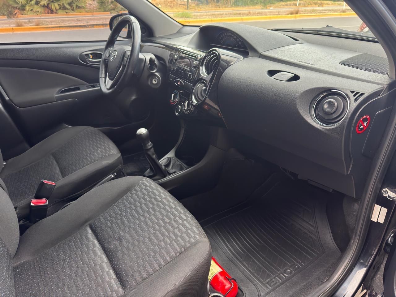 Toyota Etios Usado en Mendoza, deRuedas