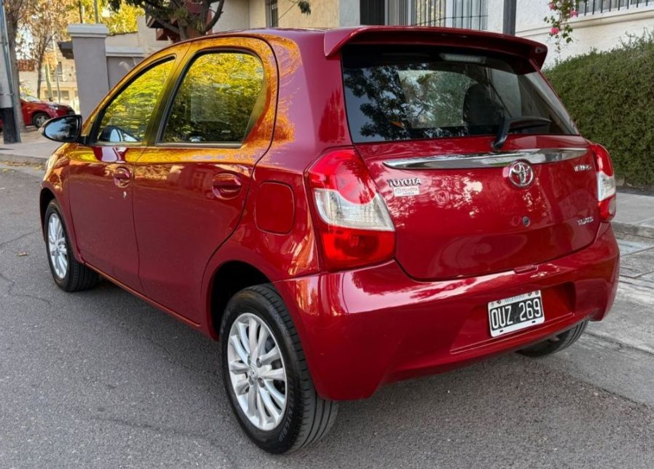 Toyota Etios Usado en Mendoza, deRuedas