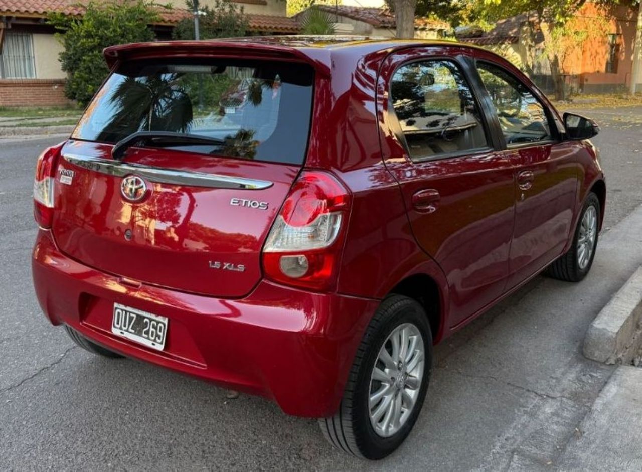 Toyota Etios Usado en Mendoza, deRuedas