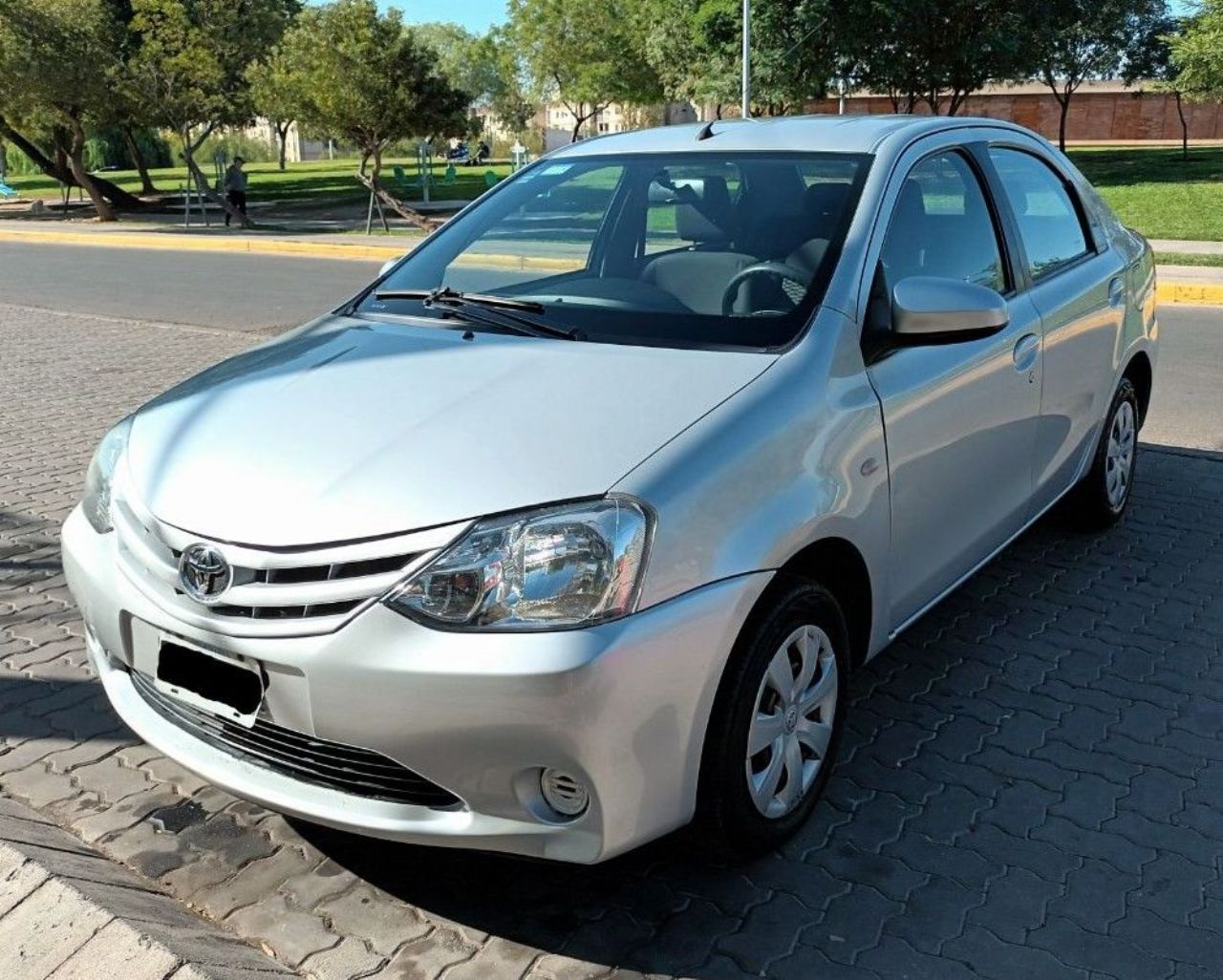 Toyota Etios Usado en Mendoza, deRuedas