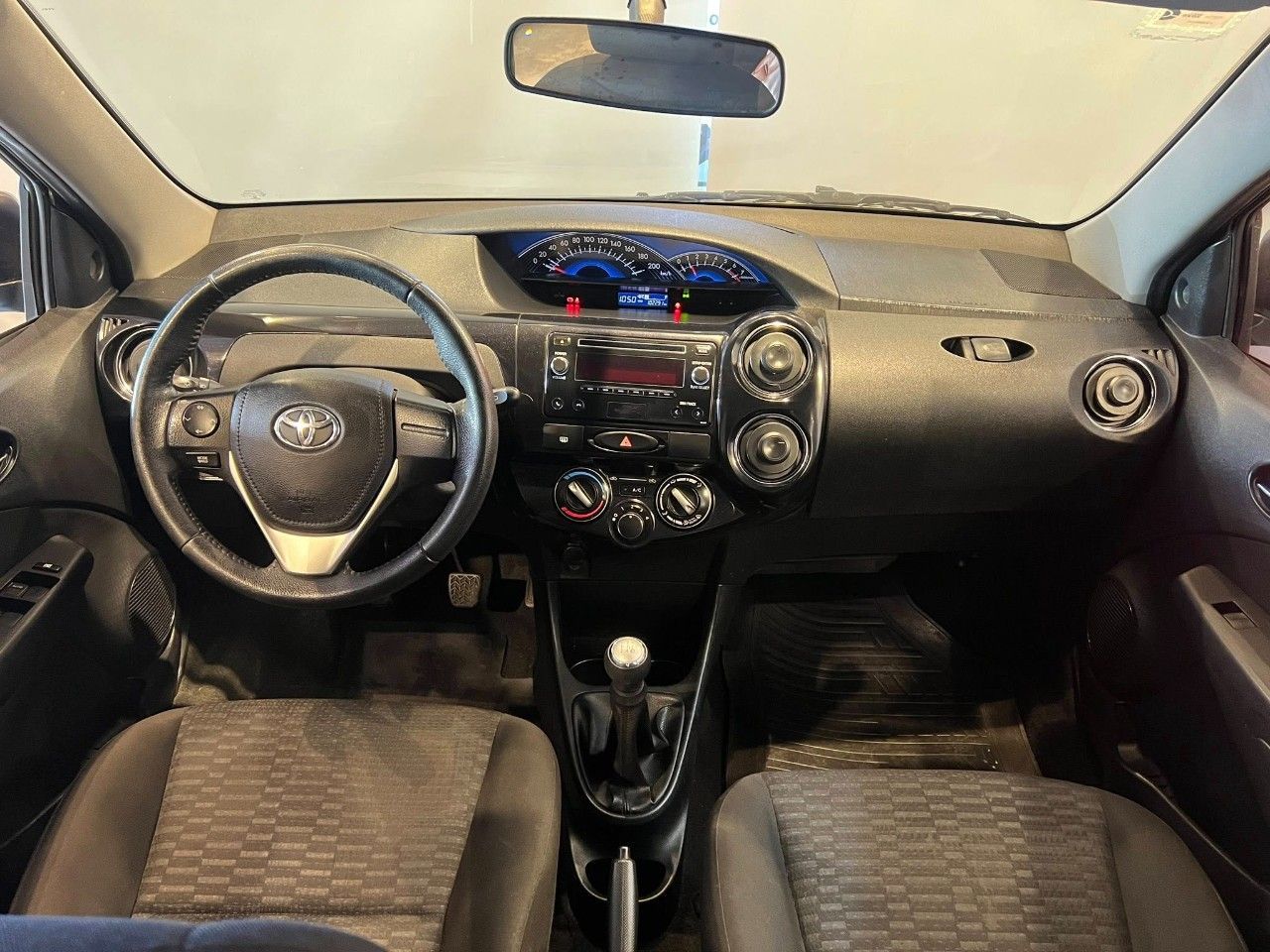 Toyota Etios Usado Financiado en Córdoba, deRuedas