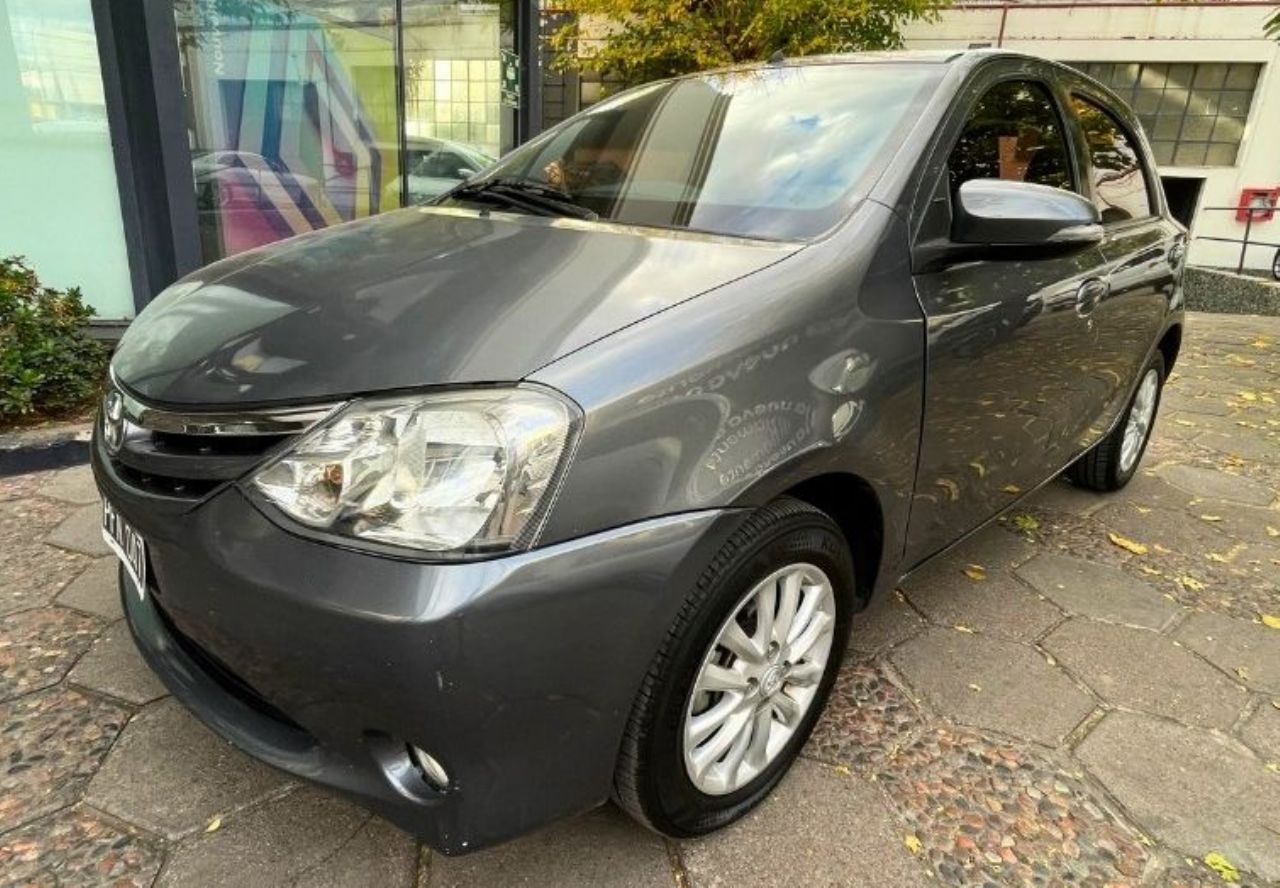 Toyota Etios Usado en Mendoza, deRuedas