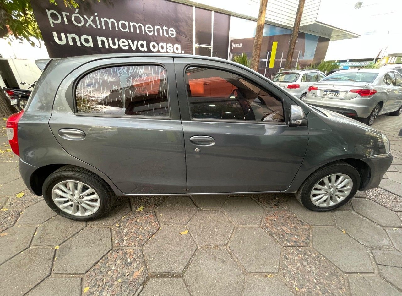 Toyota Etios Usado en Mendoza, deRuedas