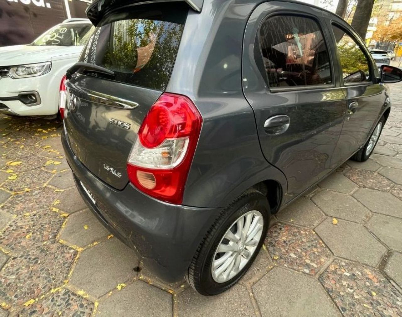 Toyota Etios Usado en Mendoza, deRuedas